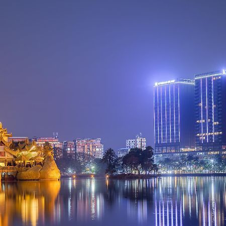 Готель Wyndham Grand Янгон Екстер'єр фото